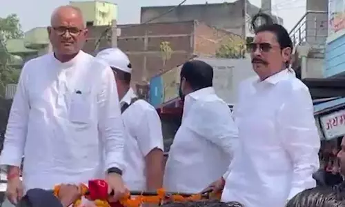 Patna: रेलवे फाटक पर अनंत सिंह का काफिला फंसा, समर्थकों ने किया ट्रेन रोकना