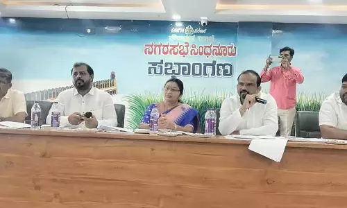 Sindhanur : सीवरेज कार्यों को सौंपने का विरोध Sindhanur : सीवरेज कार्यों को सौंपने का विरोध