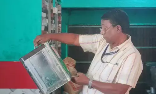 दीपावली से पहले होटलों-दुकानों में छापेमारी, मिलावटी खाद्य पदार्थ किए गए नष्ट दीपावली से पहले होटलों-दुकानों में छापेमारी, मिलावटी खाद्य पदार्थ किए गए नष्ट