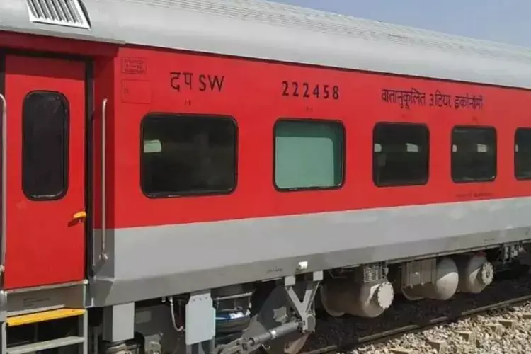 Kannur में ट्रेन में आतंक यशवंतपुर एक्सप्रेस पर पत्थरबाजी, यात्री घायल Kannur में ट्रेन में आतंक यशवंतपुर एक्सप्रेस पर पत्थरबाजी, यात्री घायल