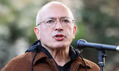 रूस ने निर्वासित आलोचक Khodorkovsky पर आतंकवाद का आरोप लगाया रूस ने निर्वासित आलोचक Khodorkovsky पर आतंकवाद का आरोप लगाया