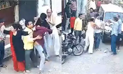 Dhar: लड़की को फ्लाइंग किस देने पर युवकों की पिटाई, बवाल शुरू