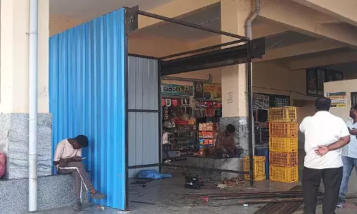 Kalgi : बस स्टैंड पर शेड निर्माण का विरोध