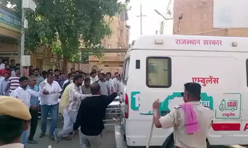 निजी बस में लगी भीषण आग, यात्री झुलसे