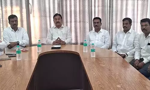 बौद्ध सम्मेलन; बड़ी संख्या में प्रतिभागी बौद्ध सम्मेलन; बड़ी संख्या में प्रतिभागी
