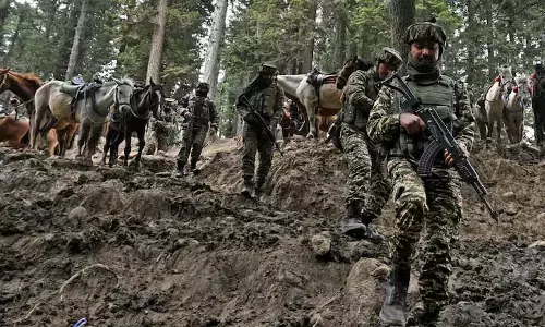 पश्चिमी कमांडर ने आसन्न खतरे की चेतावनी दी