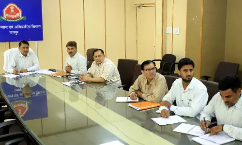 Jaipur : अधिकारी का निर्देश, आदर्श ग्राम योजना के क्रियान्वयन में पूर्णता सुनिश्चित करें