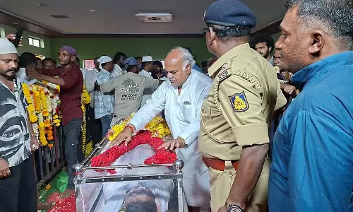 Karnataka : अभिनेता और थिएटर कलाकार राजू तालिकोटे को अंतिम श्रद्धांजलि