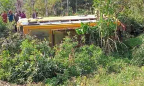 Solan के पास बस दुर्घटना में 15 घायल Solan के पास बस दुर्घटना में 15 घायल