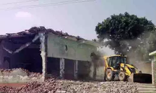 Sambhal: पार्क की जमीन पर अवैध रूप से बनी 30 साल पुरानी मस्जिद ढहाई गई