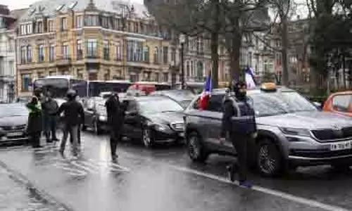 Belgium में व्यय कटौती के खिलाफ हड़ताल, सेवाएं बाधित
