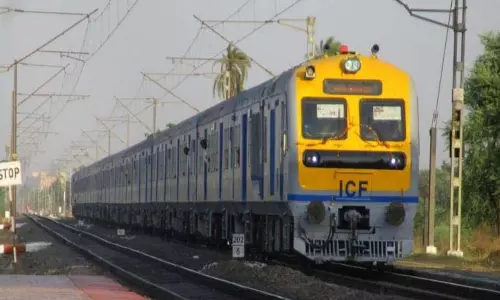 मार्ग पर यातायात बढ़ने के कारण ट्रेन की गति धीमी हो गई