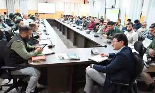DC Baramulla ने विकास कार्यों की प्रगति की समीक्षा की DC Baramulla ने विकास कार्यों की प्रगति की समीक्षा की