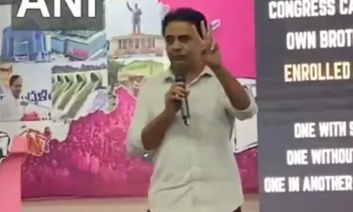 तेलंगाना चुनाव में कांग्रेस पर वोट चोरी का आरोप, केटी रामाराव ने ईसी से की कार्रवाई की मांग तेलंगाना चुनाव में कांग्रेस पर वोट चोरी का आरोप, केटी रामाराव ने ईसी से की कार्रवाई की मांग