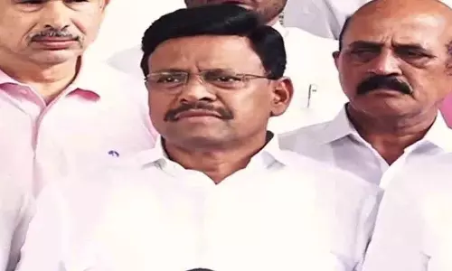 MLC थाथा मधु ने मंत्री थुम्मला, पोन्नम पर निशाना साधा MLC थाथा मधु ने मंत्री थुम्मला, पोन्नम पर निशाना साधा