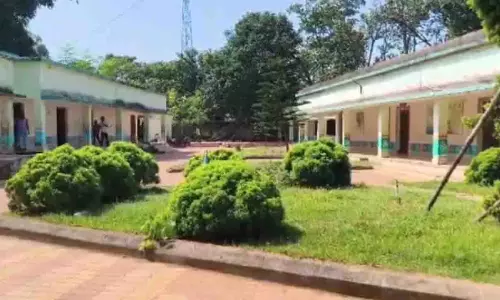Odisha में प्रधानाध्यापक पर आदिवासी छात्र की बेरहमी से पिटाई का आरोप Odisha में प्रधानाध्यापक पर आदिवासी छात्र की बेरहमी से पिटाई का आरोप
