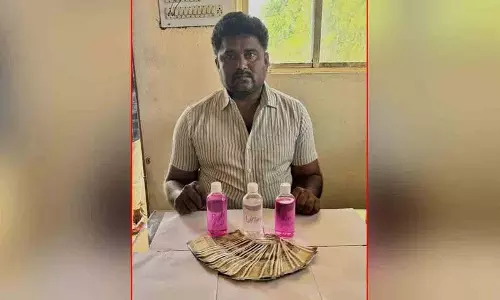 ट्रांसफार्मर के लिए 15 हजार रुपए रिश्वत लेते लाइनमैन को ACB ने पकड़ा ट्रांसफार्मर के लिए 15 हजार रुपए रिश्वत लेते लाइनमैन को ACB ने पकड़ा