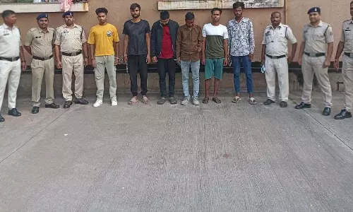Raipur Breaking: साईंस कॉलेज छात्रावास में घुसकर बलवा करने वाले 6 आरोपी गिरफ्तार Raipur Breaking: साईंस कॉलेज छात्रावास में घुसकर बलवा करने वाले 6 आरोपी गिरफ्तार