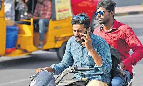 Hyderabad यातायात पुलिस ने 80,000 से अधिक मोबाइल फोन उल्लंघनों के खिलाफ मामला दर्ज किया