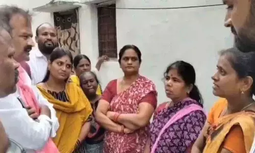 मुदनाष्टापु रेवंत रेड्डी दो साल में ही नरक दिखा रहे हैं.. महिलाओं का गुस्सा मुदनाष्टापु रेवंत रेड्डी दो साल में ही नरक दिखा रहे हैं.. महिलाओं का गुस्सा