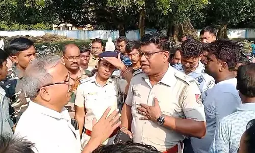 Ambulance के लिए 90 मिनट इंतजार करने के बाद मां की मौत Ambulance के लिए 90 मिनट इंतजार करने के बाद मां की मौत