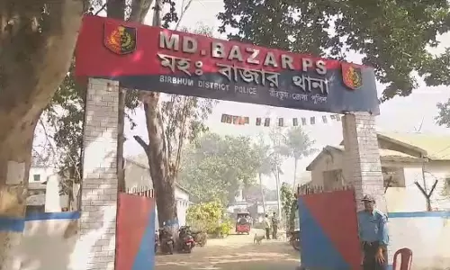 ट्रक मालिक से कथित तौर पर पैसे लेने के आरोप में दो पुलिस अधिकारी निलंबित ट्रक मालिक से कथित तौर पर पैसे लेने के आरोप में दो पुलिस अधिकारी निलंबित
