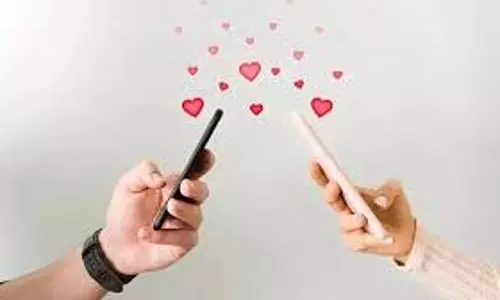 लॉन्ग डिस्टेंस में भी महसूस हो आपकी परवाह, ऐसे जताएं पार्टनर से Love