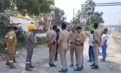 गर्लफ्रेंड को बुलाओ, प्रेम प्रसंग में युवक ने टावर पर चढ़कर की नाटकबाजी