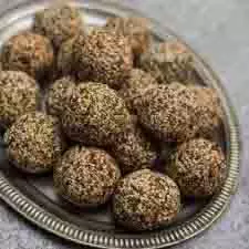 Chia Seed Laddu : मिनटों में बनाए हेल्दी और टेस्टी चिया सीड लड्डू Chia Seed Laddu : मिनटों में बनाए हेल्दी और टेस्टी चिया सीड लड्डू