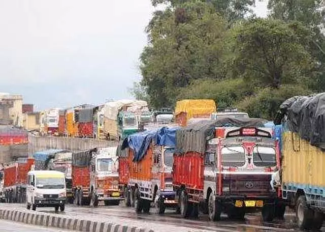 Diwali : चेन्नई में 22 अक्टूबर तक भारी वाहनों के लिए लेन बदली जाएंगी Diwali : चेन्नई में 22 अक्टूबर तक भारी वाहनों के लिए लेन बदली जाएंगी