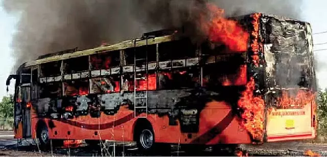 Rajasthan बस में आग लगने से 20 लोगों की जलकर मौत Rajasthan बस में आग लगने से 20 लोगों की जलकर मौत