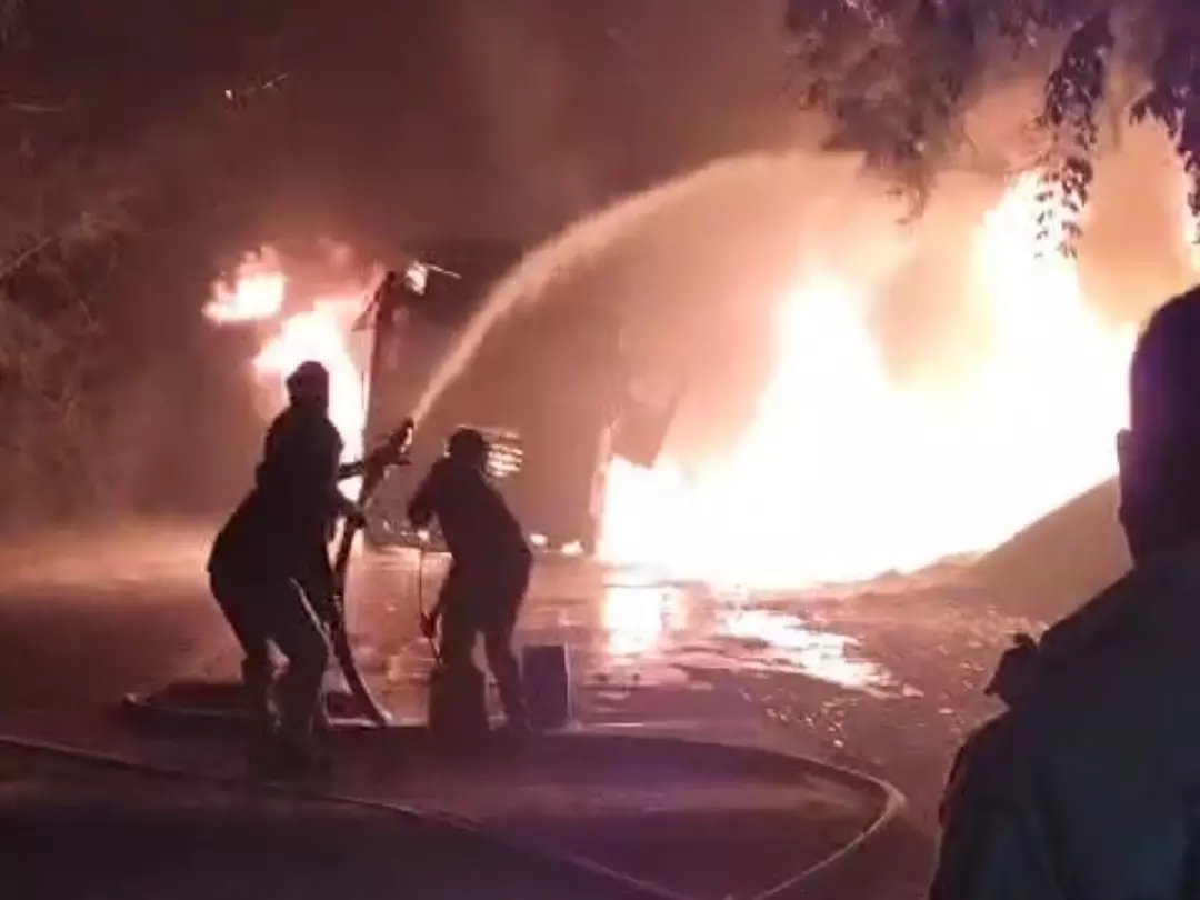 Panipat: ट्रक में आग लगने से यातायात रहा प्रभावित Panipat: ट्रक में आग लगने से यातायात रहा प्रभावित