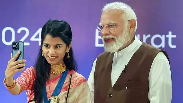 Bihar elections : लोक गायिका मैथिली ठाकुर भाजपा में शामिल हुई Bihar elections : लोक गायिका मैथिली ठाकुर भाजपा में शामिल हुई