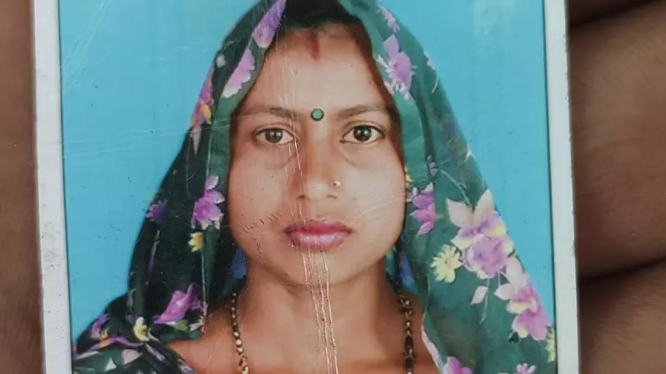 मेहमानों के सामने पति ने लगाई फटकार, पत्नी ने की खुदकुशी मेहमानों के सामने पति ने लगाई फटकार, पत्नी ने की खुदकुशी