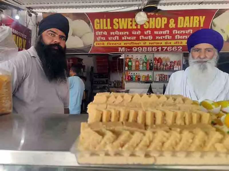 Pure Khoya Barfi ने अमृतसर के इस गांव को मानचित्र पर ला दिया Pure Khoya Barfi ने अमृतसर के इस गांव को मानचित्र पर ला दिया