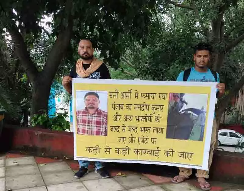 Gorya का एक व्यक्ति लापता भाई की तलाश में रूस गया Gorya का एक व्यक्ति लापता भाई की तलाश में रूस गया