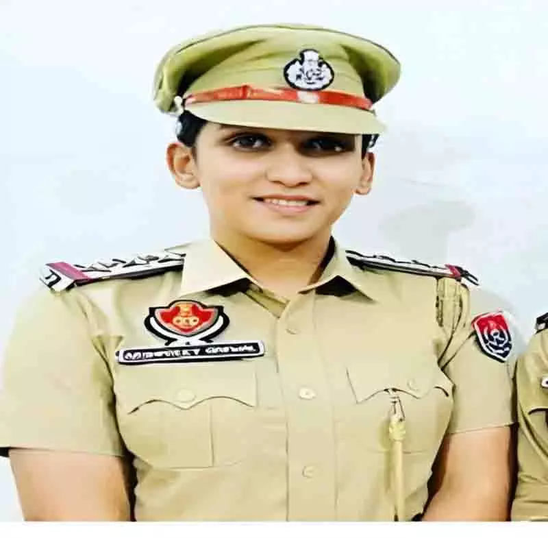 मोगा में पूर्व SHO ने एक साल तक फरार रहने के बाद ड्रग तस्करी और भ्रष्टाचार के मामले में आत्मसमर्पण किया मोगा में पूर्व SHO ने एक साल तक फरार रहने के बाद ड्रग तस्करी और भ्रष्टाचार के मामले में आत्मसमर्पण किया