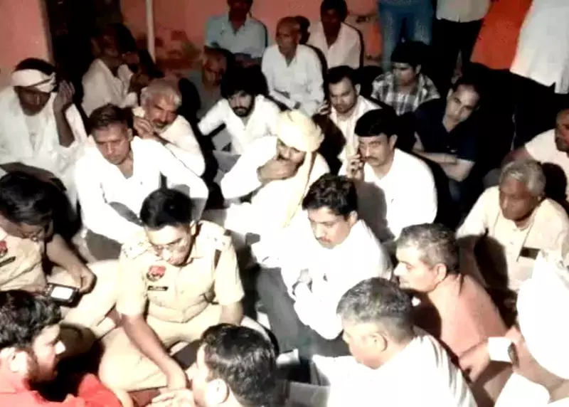Rohtak एएसआई की एफआईआर पर सुसाइड नोट को लेकर गतिरोध के कारण पोस्टमार्टम रुका Rohtak एएसआई की एफआईआर पर सुसाइड नोट को लेकर गतिरोध के कारण पोस्टमार्टम रुका