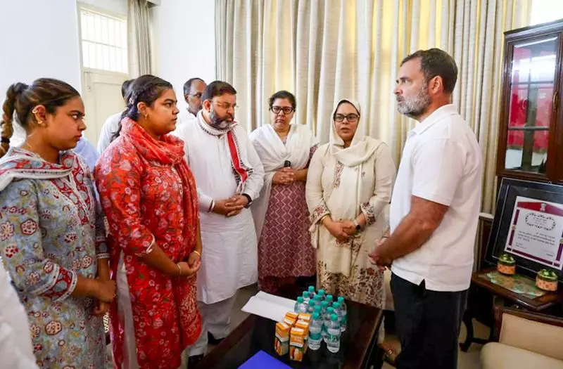 Rohtak एएसआई की आत्महत्या में नया मोड़, नोट में आईजी वाई पूरन कुमार का नाम Rohtak एएसआई की आत्महत्या में नया मोड़, नोट में आईजी वाई पूरन कुमार का नाम