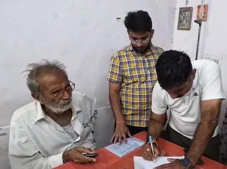 बस हादसा: शवों की पहचान के लिए डीएनए टेस्ट, मृतकों के परिजन पहुंचे अस्पताल बस हादसा: शवों की पहचान के लिए डीएनए टेस्ट, मृतकों के परिजन पहुंचे अस्पताल