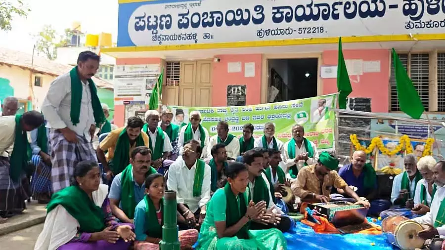 सांथे मैदान में बुनियादी सुविधाओं की कमी: किसान संघ का विरोध प्रदर्शन छठे दिन भी जारी सांथे मैदान में बुनियादी सुविधाओं की कमी: किसान संघ का विरोध प्रदर्शन छठे दिन भी जारी