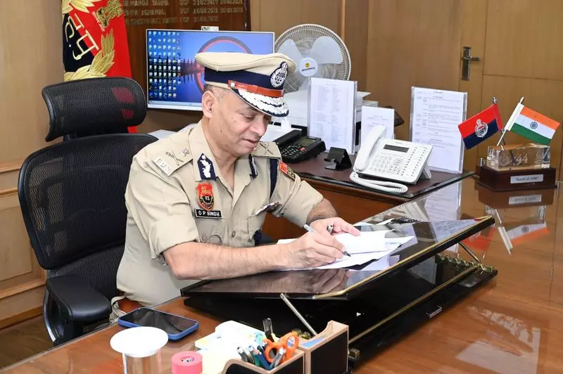 नए DGP का कहना है कि लोग सिस्टम पर नहीं, बल्कि उसके पीछे काम करने वालों पर भरोसा करते नए DGP का कहना है कि लोग सिस्टम पर नहीं, बल्कि उसके पीछे काम करने वालों पर भरोसा करते