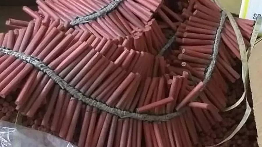शिवकाशी के पटाखा निर्माताओं का कहना है कि सिर्फ दिल्ली-NCR ही नहीं, सभी राज्य ग्रीन पटाखे जलाएंगे शिवकाशी के पटाखा निर्माताओं का कहना है कि सिर्फ दिल्ली-NCR ही नहीं, सभी राज्य ग्रीन पटाखे जलाएंगे