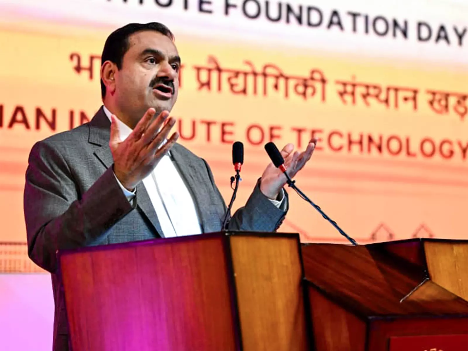 गौतम अडानी ने केदारनाथ यात्रा को आसान और सुरक्षित बनाने के लिए नए रोपवे की घोषणा की गौतम अडानी ने केदारनाथ यात्रा को आसान और सुरक्षित बनाने के लिए नए रोपवे की घोषणा की