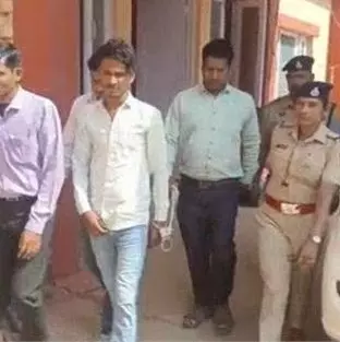 Nuh: अमेजॉन चोरी केस में बड़ी कार्रवाई, आरोपी महाराष्ट्र पुलिस के हवाले Nuh: अमेजॉन चोरी केस में बड़ी कार्रवाई, आरोपी महाराष्ट्र पुलिस के हवाले