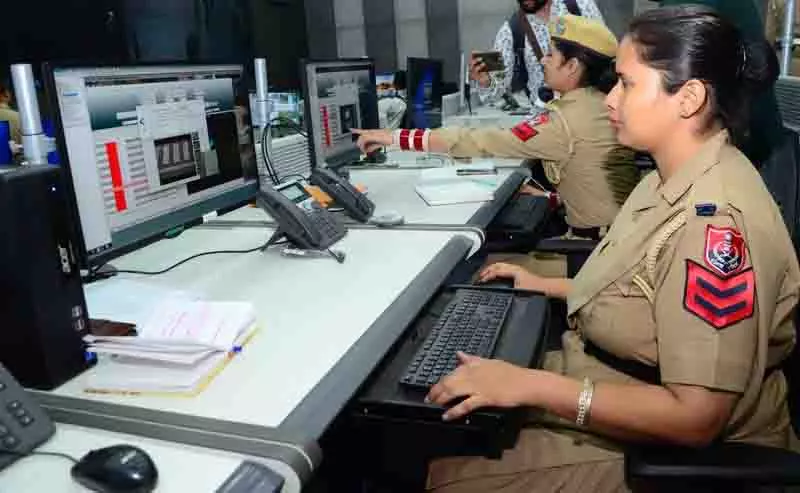 Jalandhar: 4 ट्रैफिक लाइटों पर ई-चालान शुरू, रोजाना 200 पर्चियां जारी Jalandhar: 4 ट्रैफिक लाइटों पर ई-चालान शुरू, रोजाना 200 पर्चियां जारी