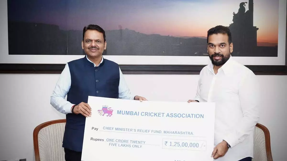 महाराष्ट्र: क्रिकेट एसोसिएशन ने किसानों की मदद के लिए CM राहत कोष में ₹1.25 करोड़ दान किए महाराष्ट्र: क्रिकेट एसोसिएशन ने किसानों की मदद के लिए CM राहत कोष में ₹1.25 करोड़ दान किए