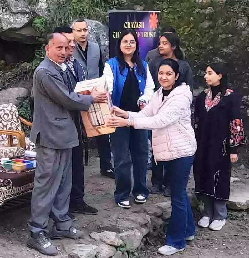 Himachal: बारिश से राहत, ट्रस्ट बाढ़ प्रभावित स्कूल में धूप लेकर आया Himachal: बारिश से राहत, ट्रस्ट बाढ़ प्रभावित स्कूल में धूप लेकर आया