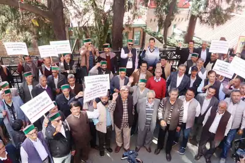 Himachal: पेंशनभोगियों ने सरकार से बकाया राशि जारी करने और परामर्शदात्री समिति गठित करने का आग्रह किया Himachal: पेंशनभोगियों ने सरकार से बकाया राशि जारी करने और परामर्शदात्री समिति गठित करने का आग्रह किया