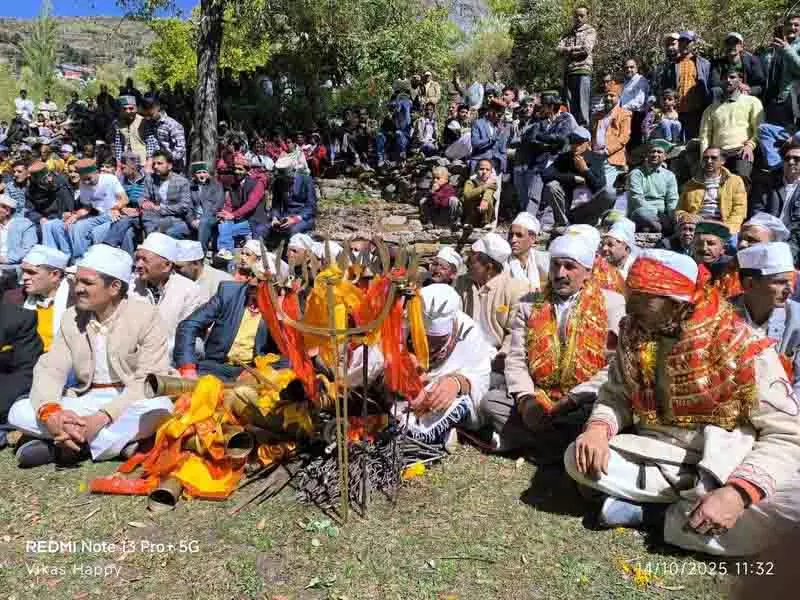 विरासत को अपनाते हुए, Pangi के लोग सर्दियों का स्वागत जीवंत फुल्यात उत्सव के साथ करते हैं विरासत को अपनाते हुए, Pangi के लोग सर्दियों का स्वागत जीवंत फुल्यात उत्सव के साथ करते हैं
